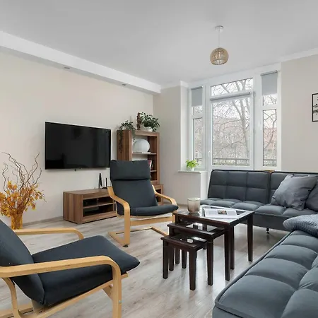 Przestronny Z Balkonem Blisko Centrum By Renters كاتوفيتسه
