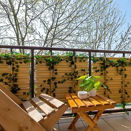Przestronny Z Balkonem Blisko Centrum By Renters شقة *