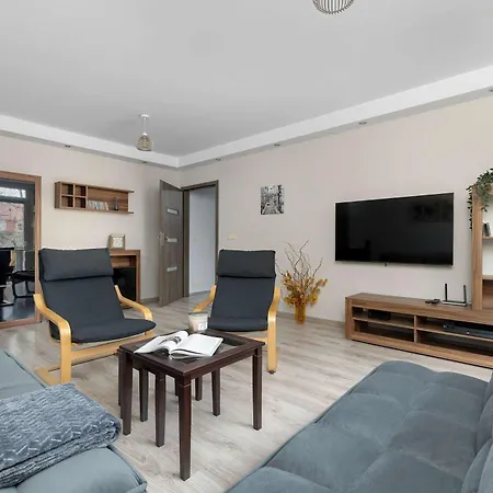 Przestronny Z Balkonem Blisko Centrum By Renters