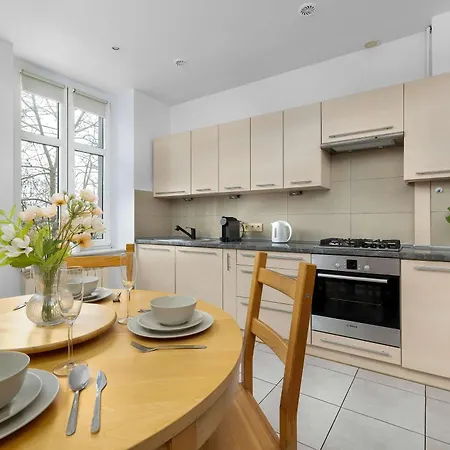 شقة Przestronny Z Balkonem Blisko Centrum By Renters *