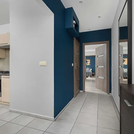 Przestronny Z Balkonem Blisko Centrum By Renters شقة *