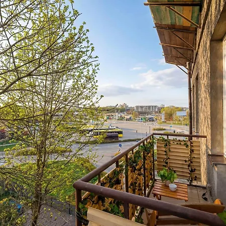 Przestronny Z Balkonem Blisko Centrum By Renters شقة