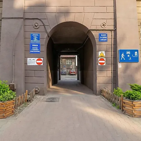 Przestronny Z Balkonem Blisko Centrum By Renters *