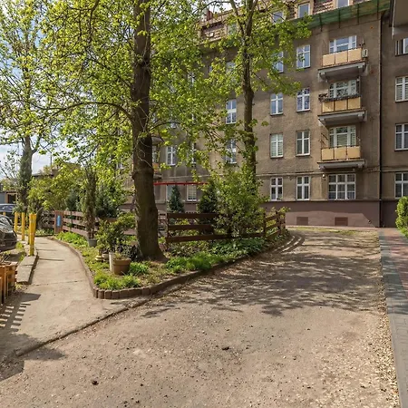 Przestronny Z Balkonem Blisko Centrum By Renters كاتوفيتسه